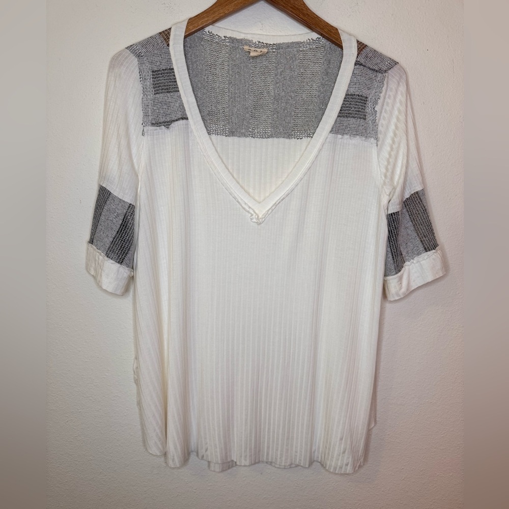 NEW POL White Blouse with Elegant Knitted/Crochet Design